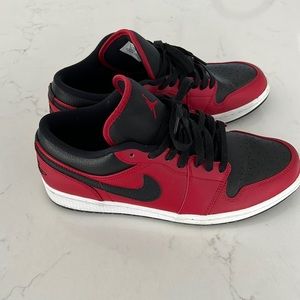 Men’s air Jordan 1’s low.